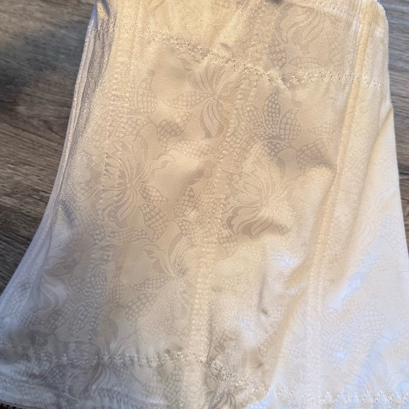 🔴FLEXEES White Corset - Picture 5 of 8